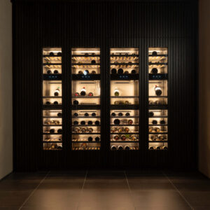 Gaggenau Weinklimaschrank mit präziser Temperaturkontrolle, edler Präsentation und professioneller Lagertechnologie für höchste Ansprüche von Weinliebhabern