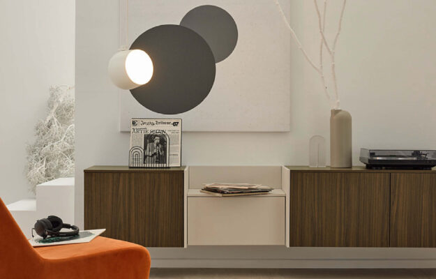 Nolte Wohnlösung mit eleganter Kombination aus Holzoptik und hellen Fronten, minimalistischem Design und durchdachter Funktionalität für stilvolles Wohnen